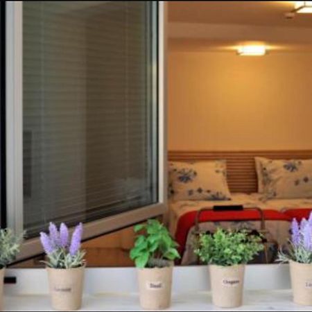 Red Cozy Stay Limassol Exterior photo