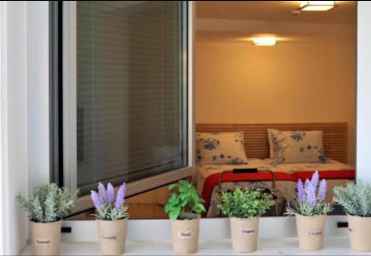 Red Cozy Stay Limassol Exterior photo