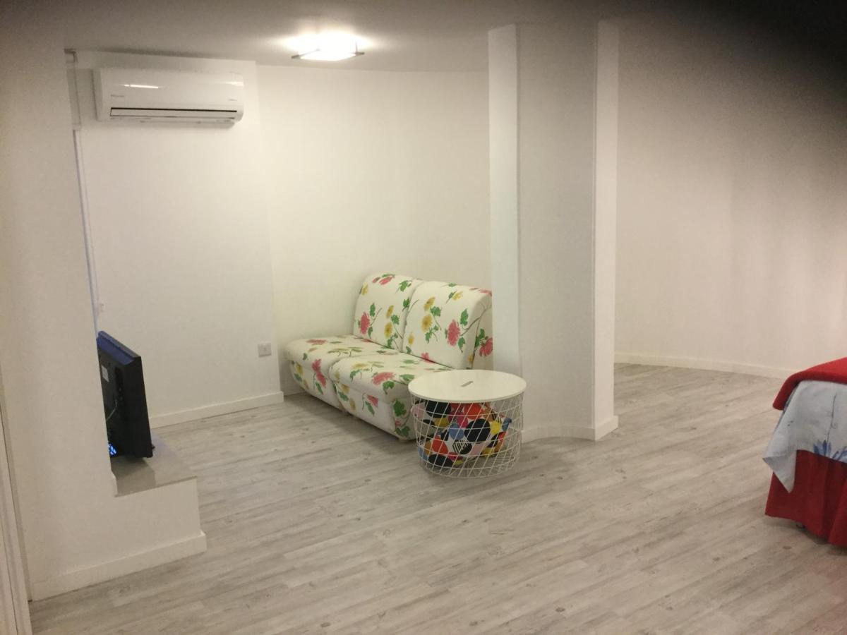 Red Cozy Stay Limassol Exterior photo