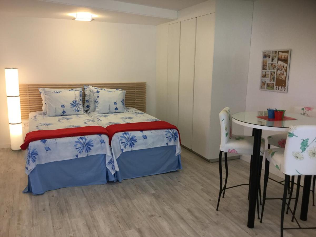 Red Cozy Stay Limassol Exterior photo
