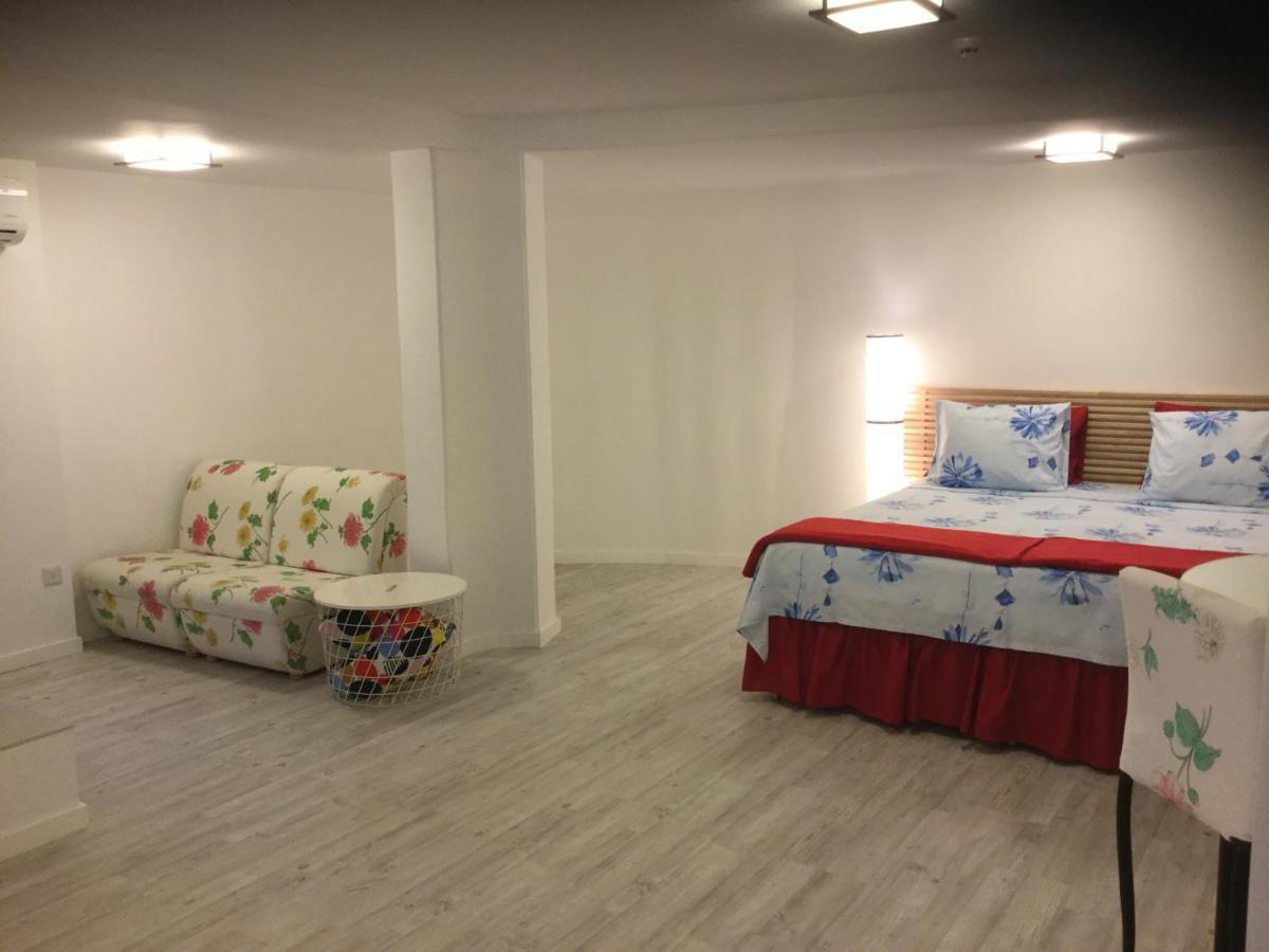 Red Cozy Stay Limassol Exterior photo