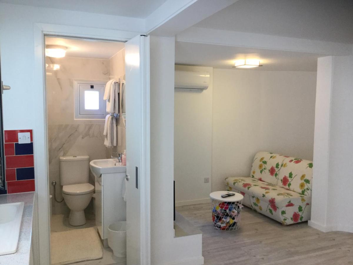 Red Cozy Stay Limassol Exterior photo